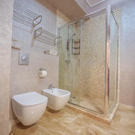 Marble Luxury - Lakeside Apartment *